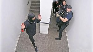 Milwaukee police shoot suspect video