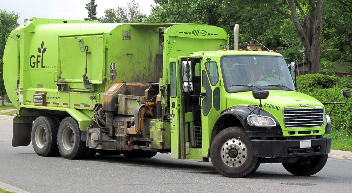 Freightliner M2 106 recycling truck front right