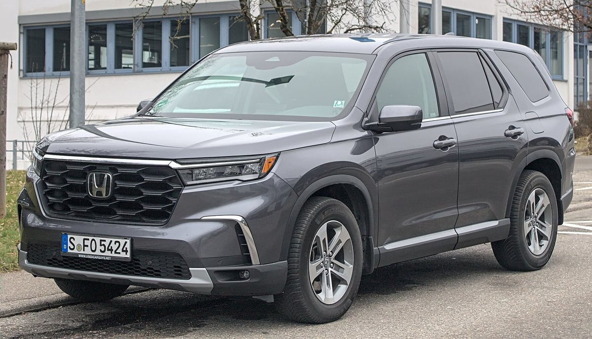 Honda Pilot fourth generation side view