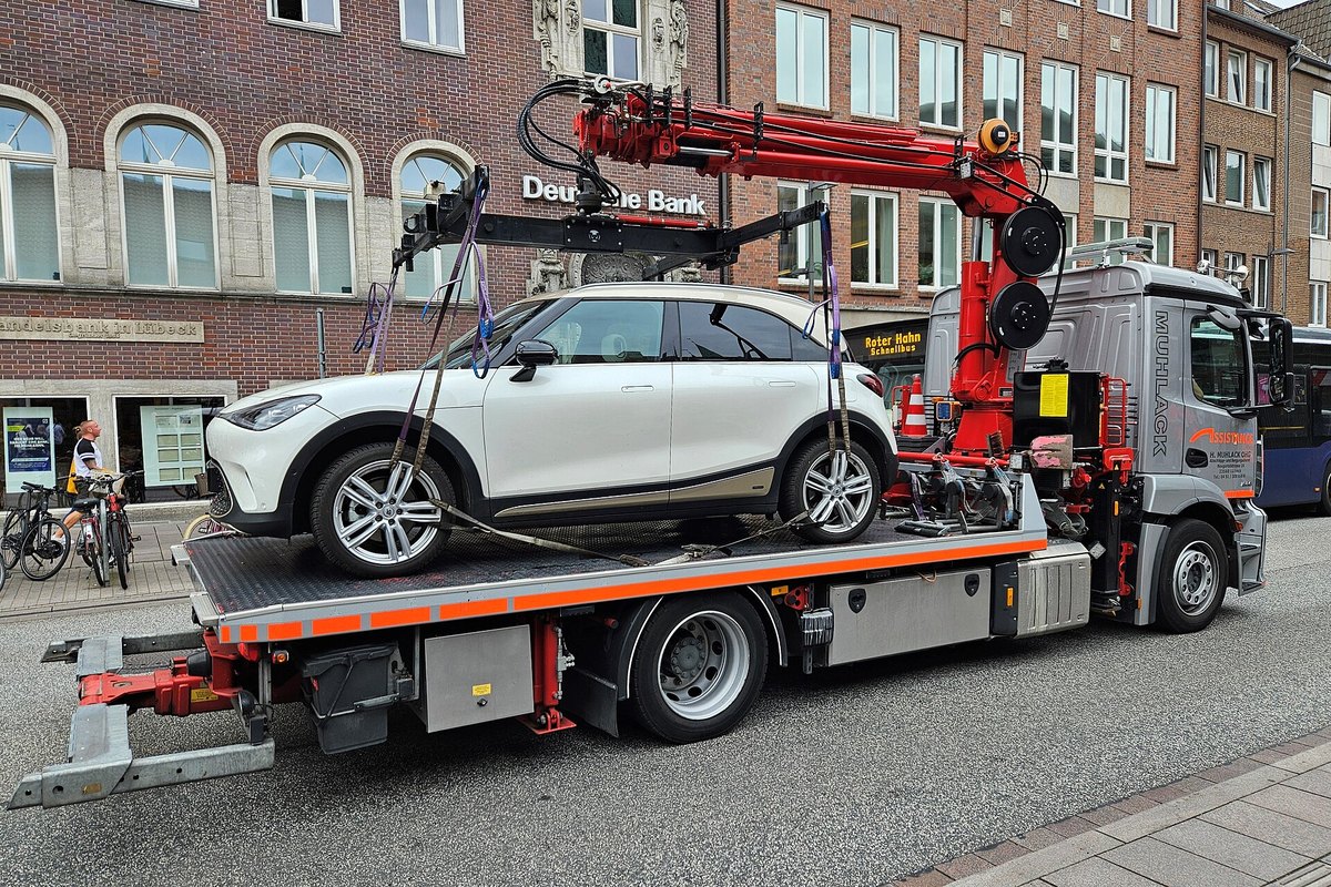 Suspended plates stop - flatbed tow truck impounding vehicle
